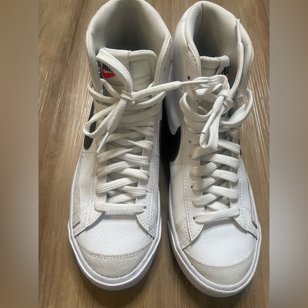 Nike Blazer / youth 5.5/ women’s 7